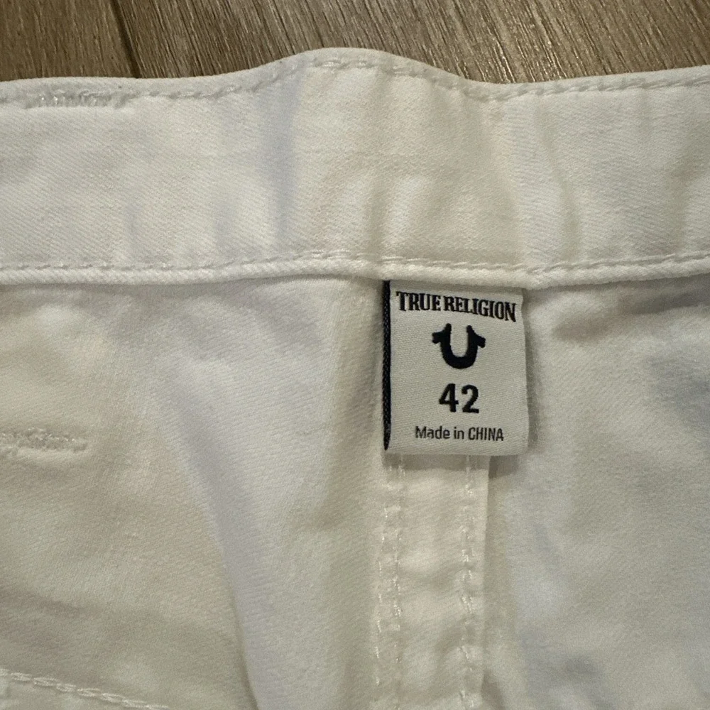 True Religion Ricky Relaxed Shorts Men's 42 White Denim Patch Raw Hem Streetwear